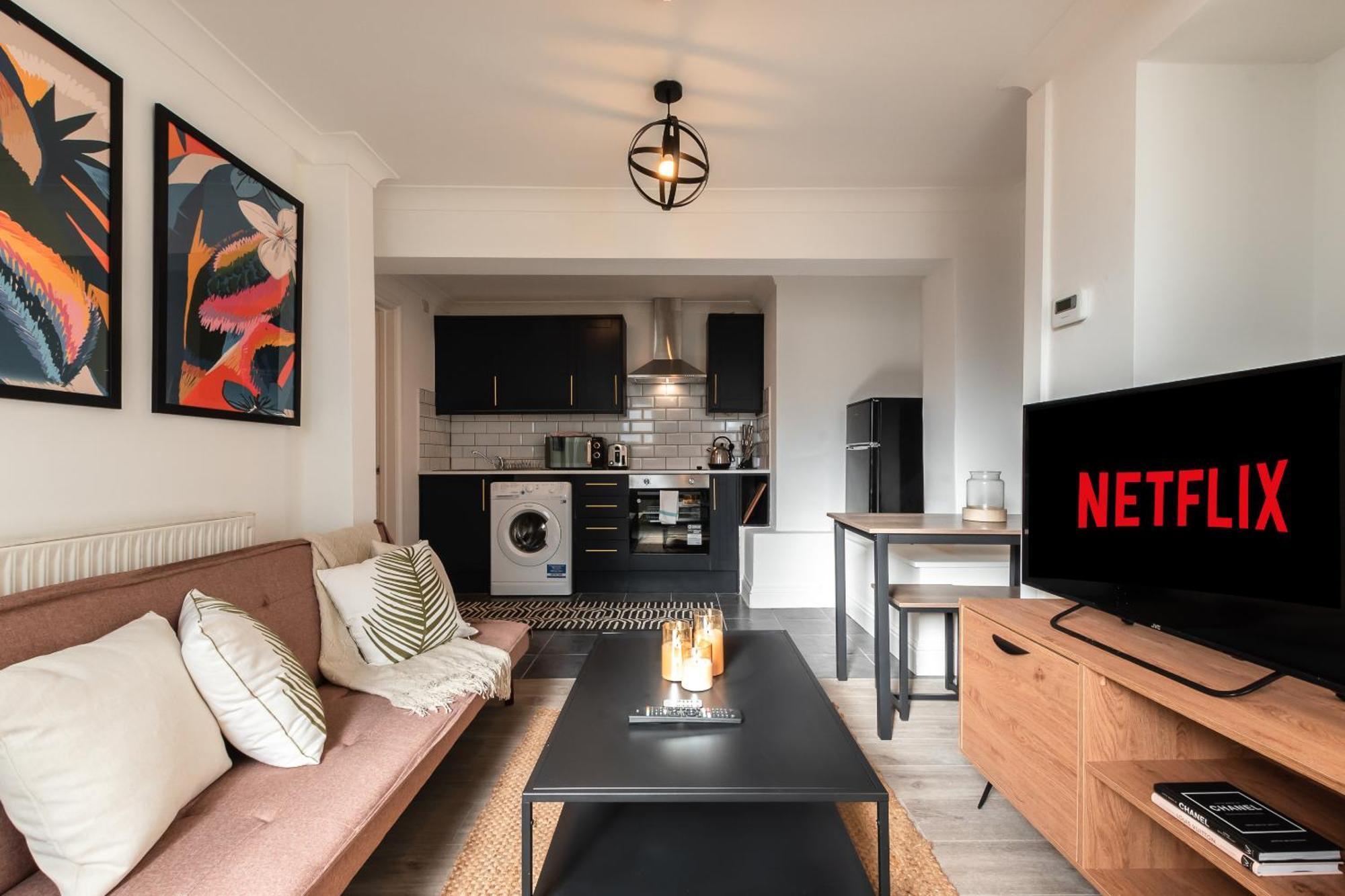 - Refurbished October 2023!!!! Holiday home Southampton